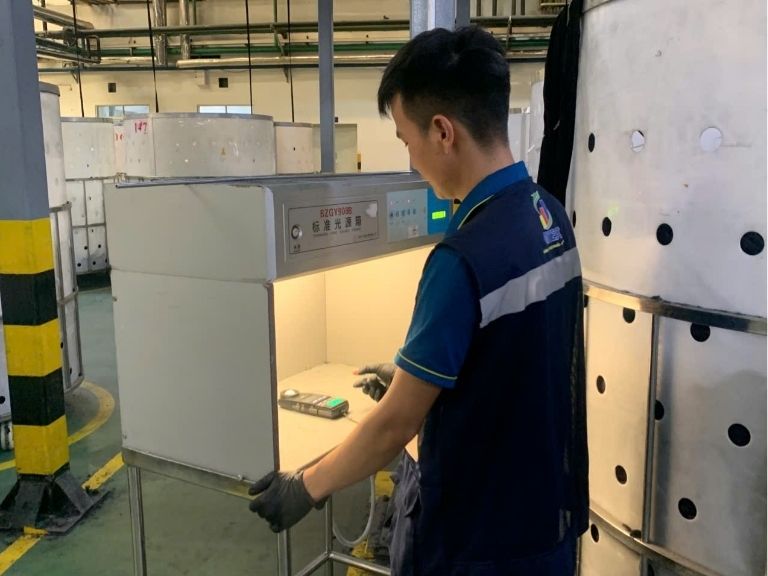 Hiệu chuẩn tủ soi màu Hiệu chuẩn tủ soi màu vải